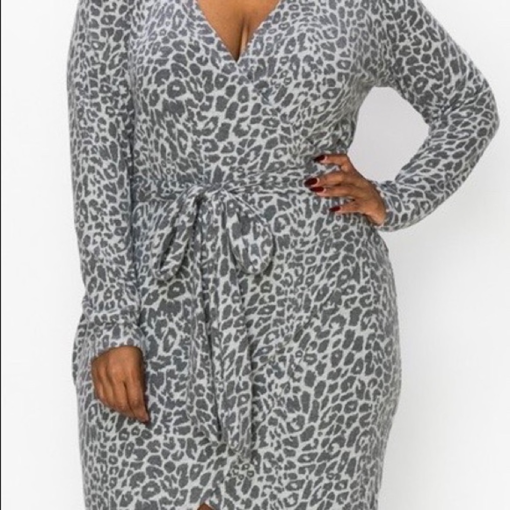 NWOT Plus Size V-neck Knit Wrap Dress